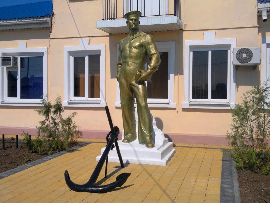 Памятник морякам в Ейске